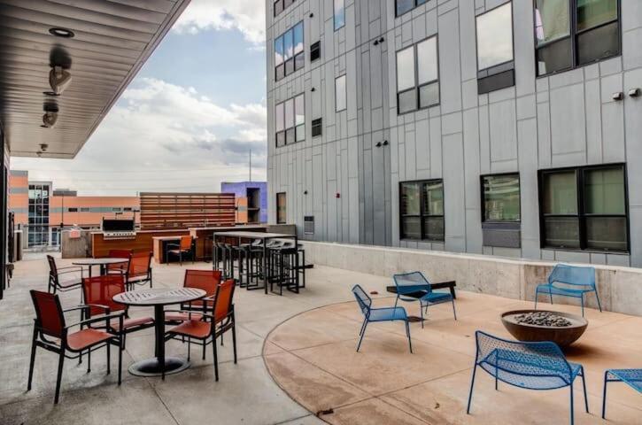 Large Downtown 2br -hot Tub-downtown! Apartment *