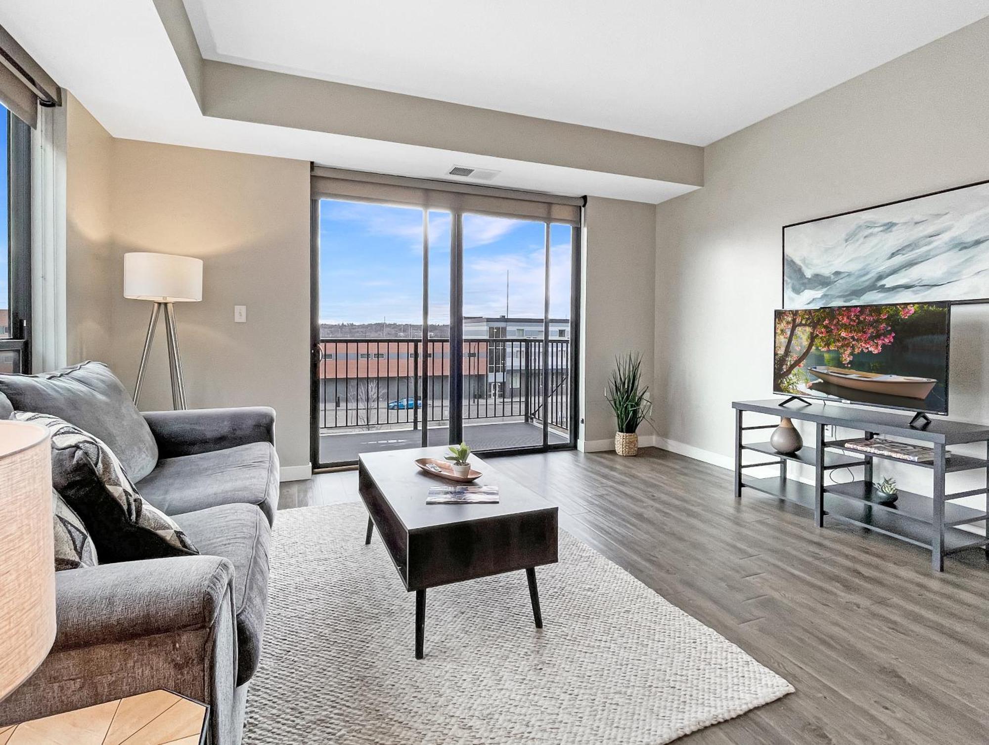 Large Downtown 2br -hot Tub-downtown! *