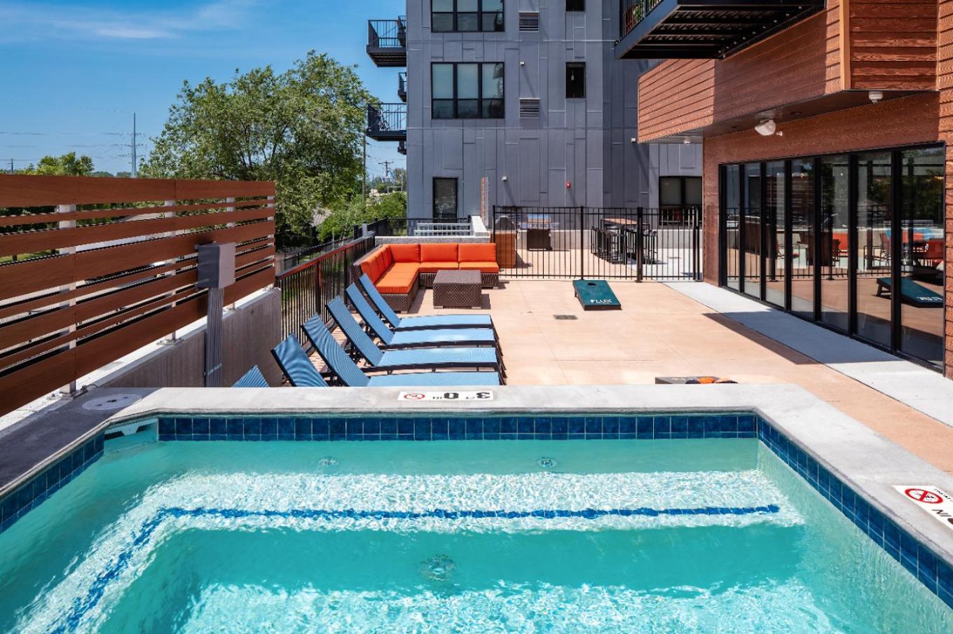 Large Downtown 2br -hot Tub-downtown! Des Moines